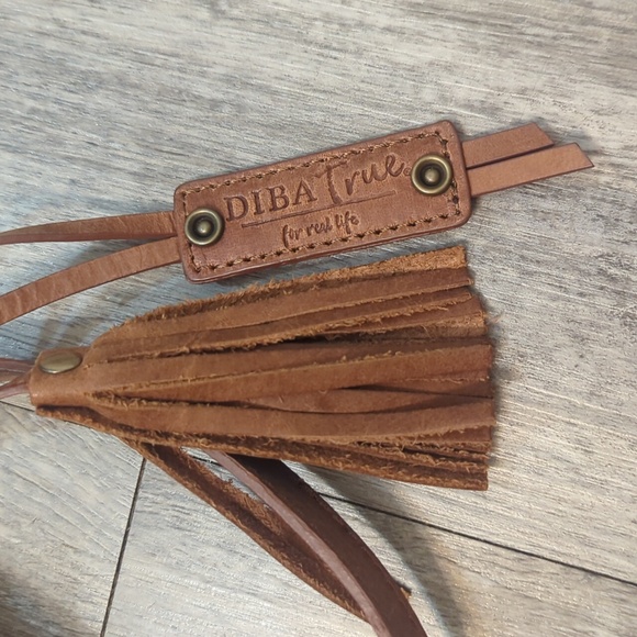 Diva True Crossbody Handbag - Picture 5 of 13